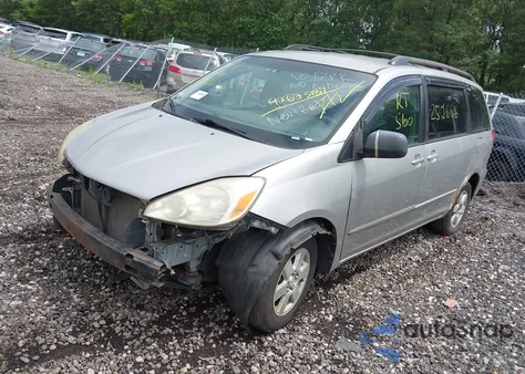 2004 Toyota Sienna Le z USA, uszkodzony, nr VIN 5TDBA23CX4S002591